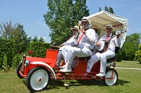 la jazzymobile avec l'orchestre en blanc